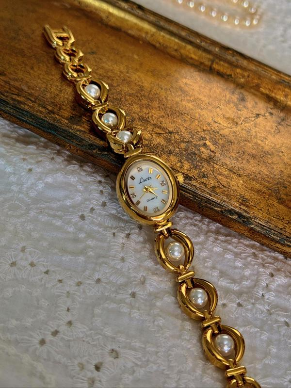 Elegant Pearl Quartz Watch