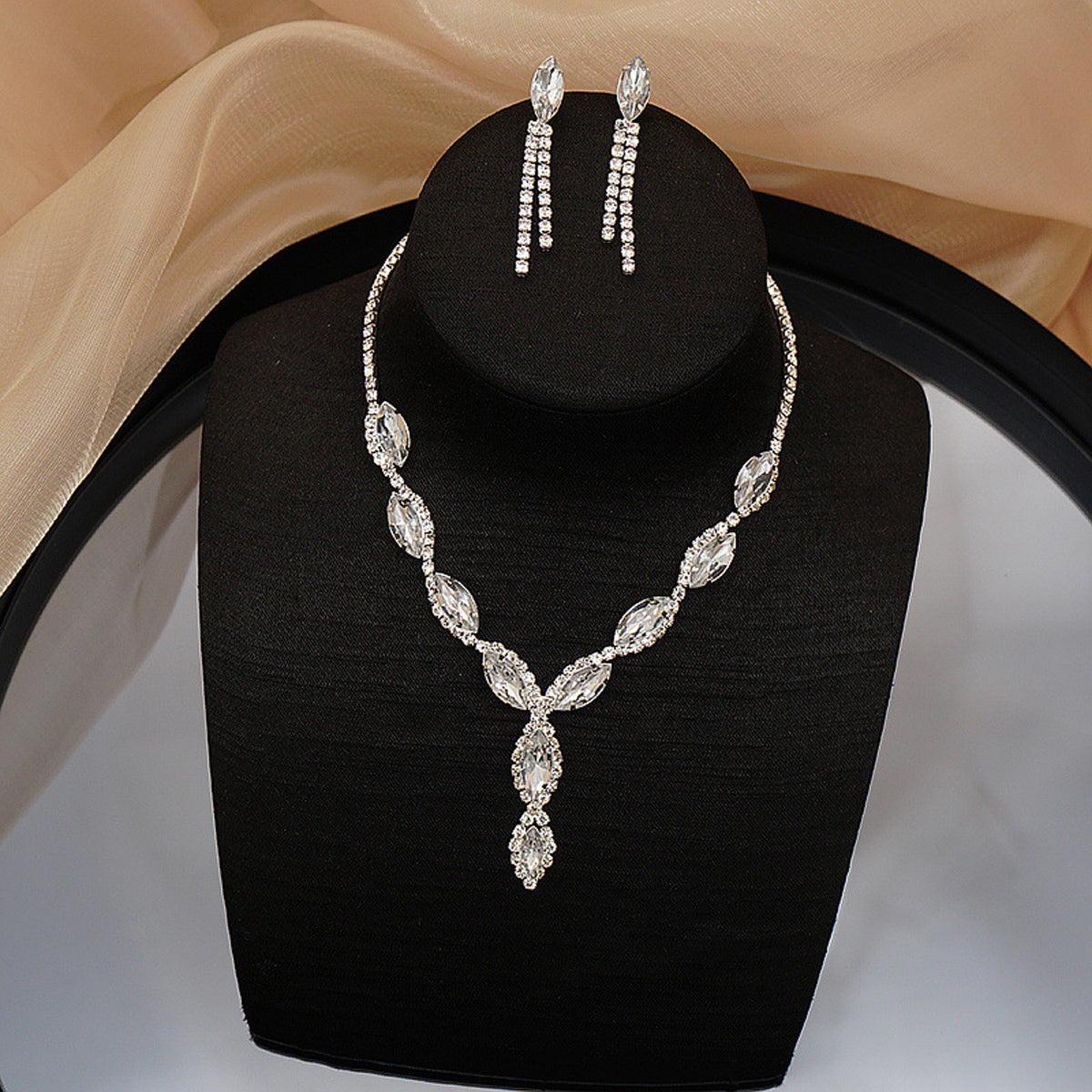 Claw Chain Earrings & Necklace Set