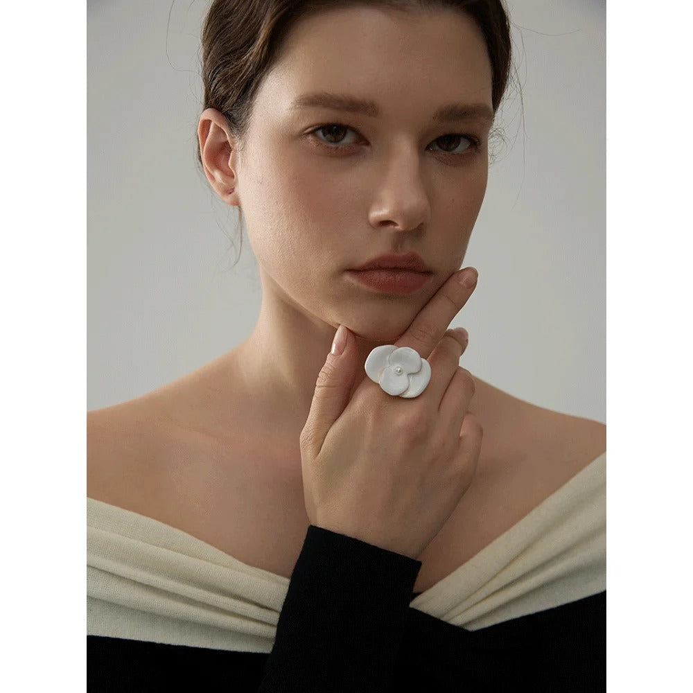 Exquisite White Enamel Flower Ring