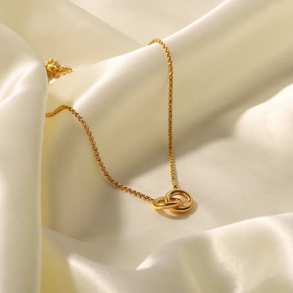 Interlocking Hoops Necklace