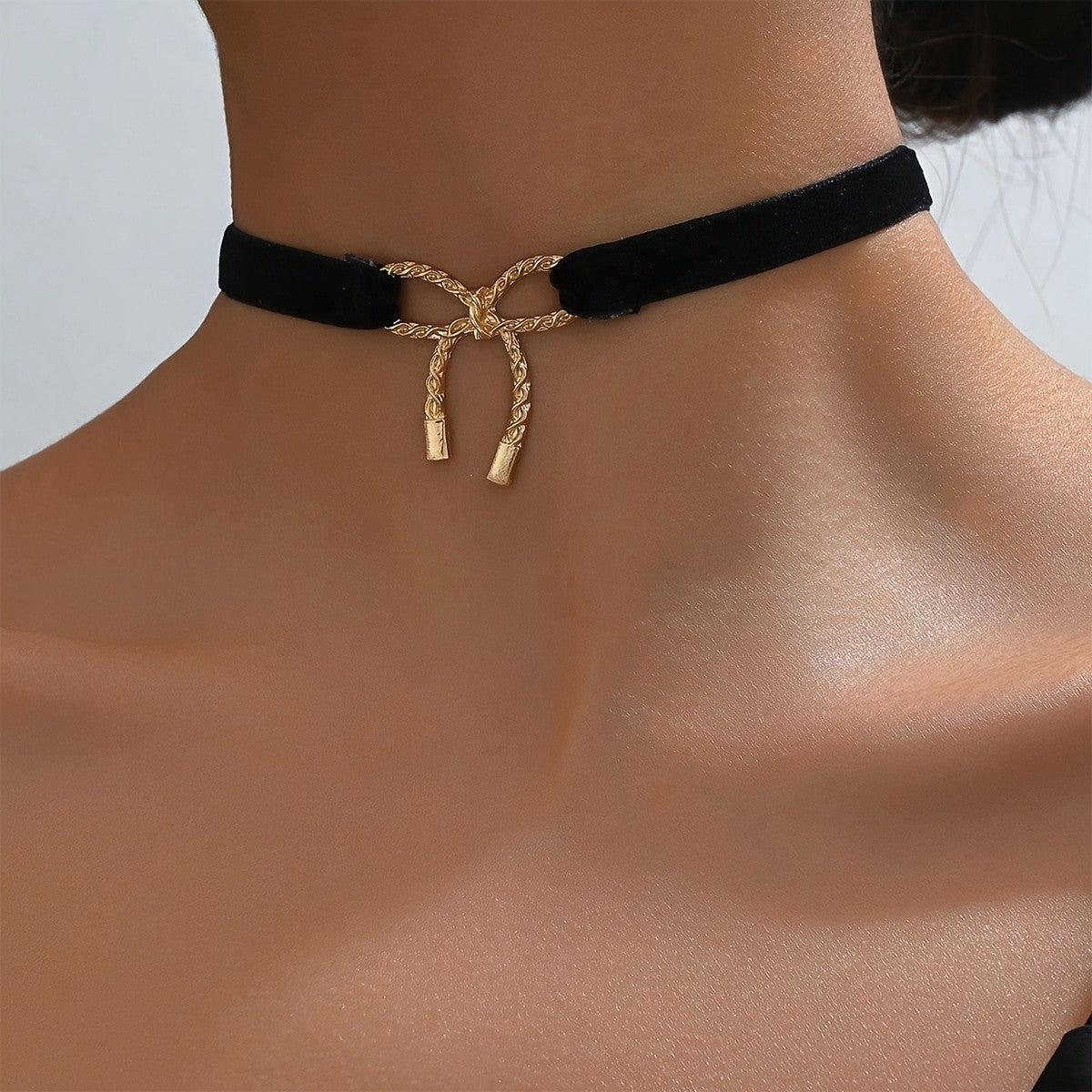 Twisted Bow Velvet Choker